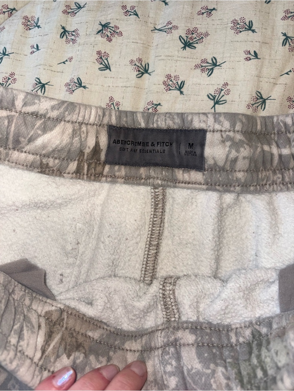 Abercrombie & Fitch Men's Camo Drawstring Shorts - Picture 4 of 4